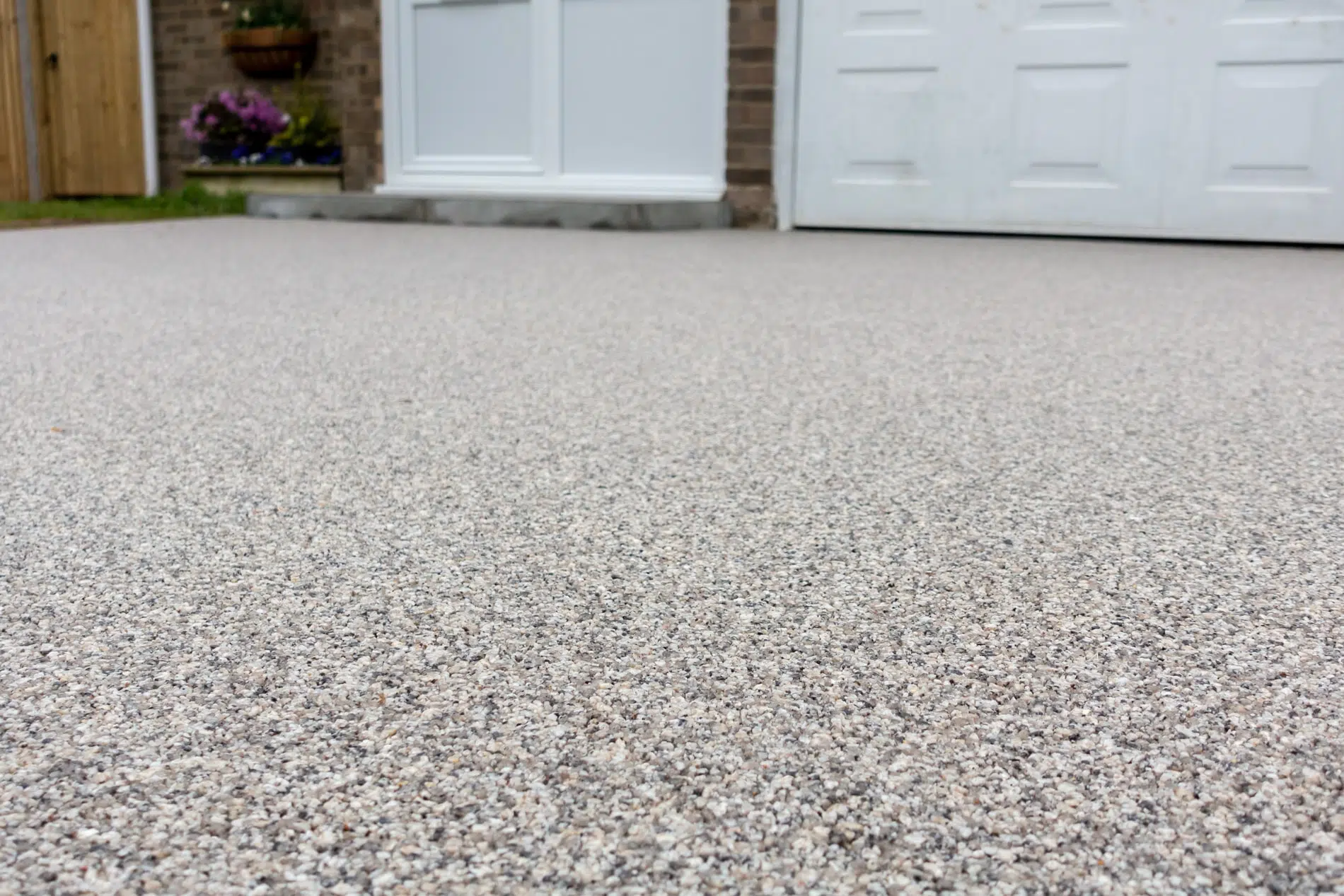How to best clean resin driveways
