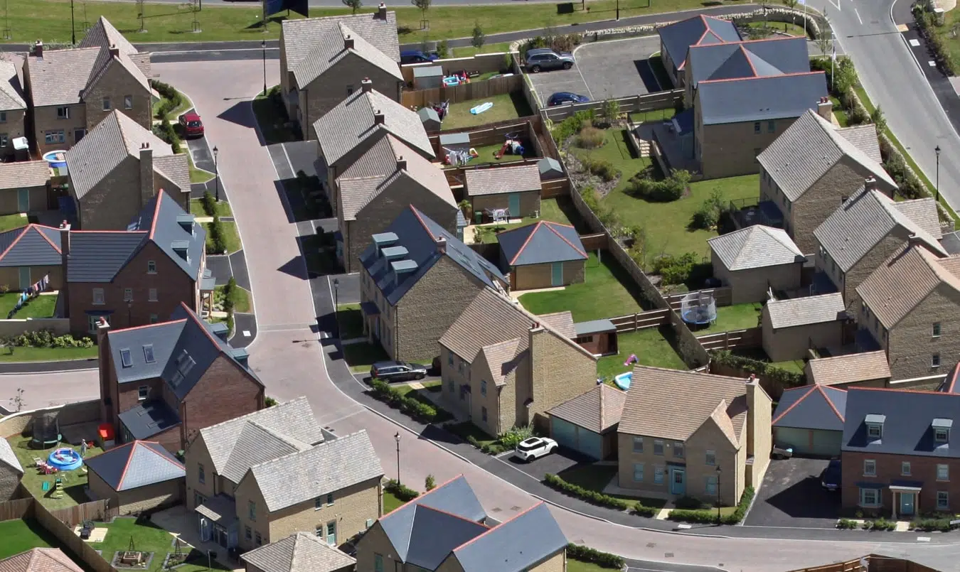 How to keep communal grounds looking clean