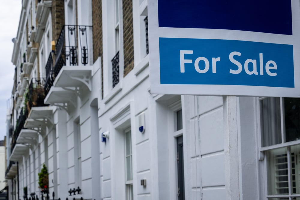 Should you pressure wash your home before selling