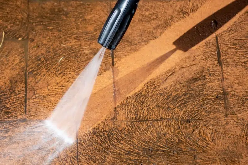 jet-washing-in-winter