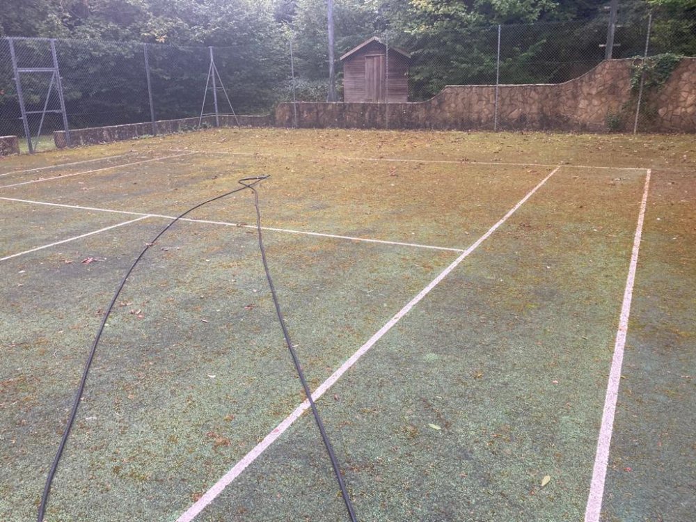 tennis-court-cleaning-before