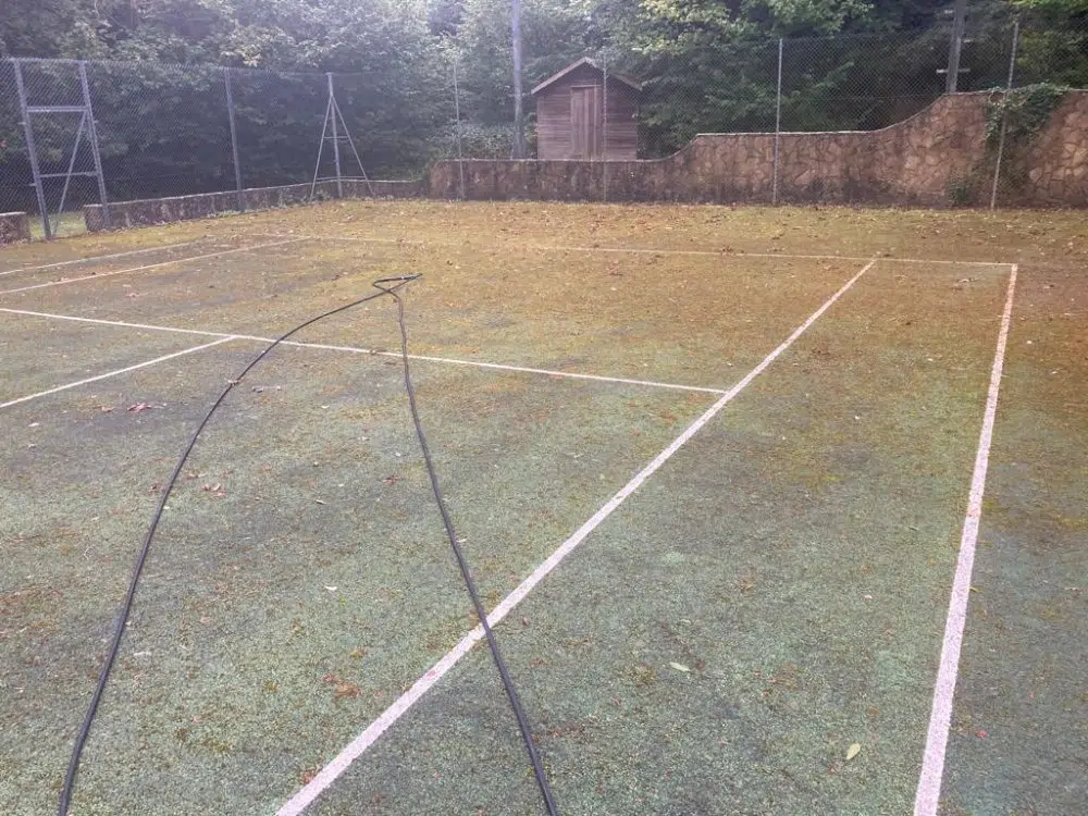 tennis-court-cleaning-before